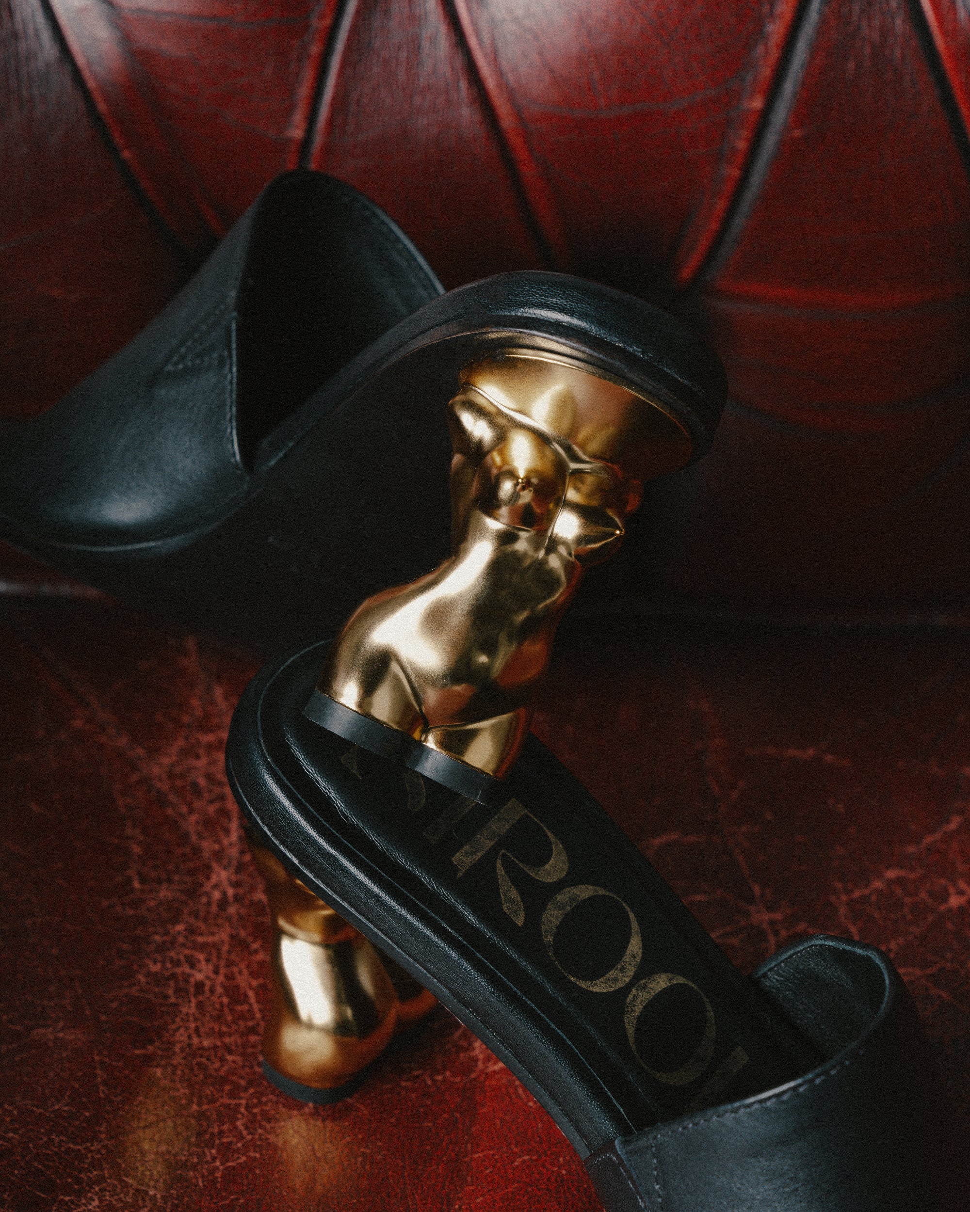 The Apsara Mule Black